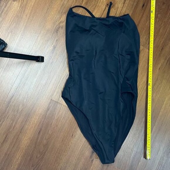 Andie Classic Black Crisscross One Piece - Picture 5 of 8